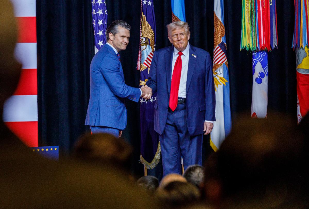 Hegseth shaking Trumps hand on stage at Quantico meeting