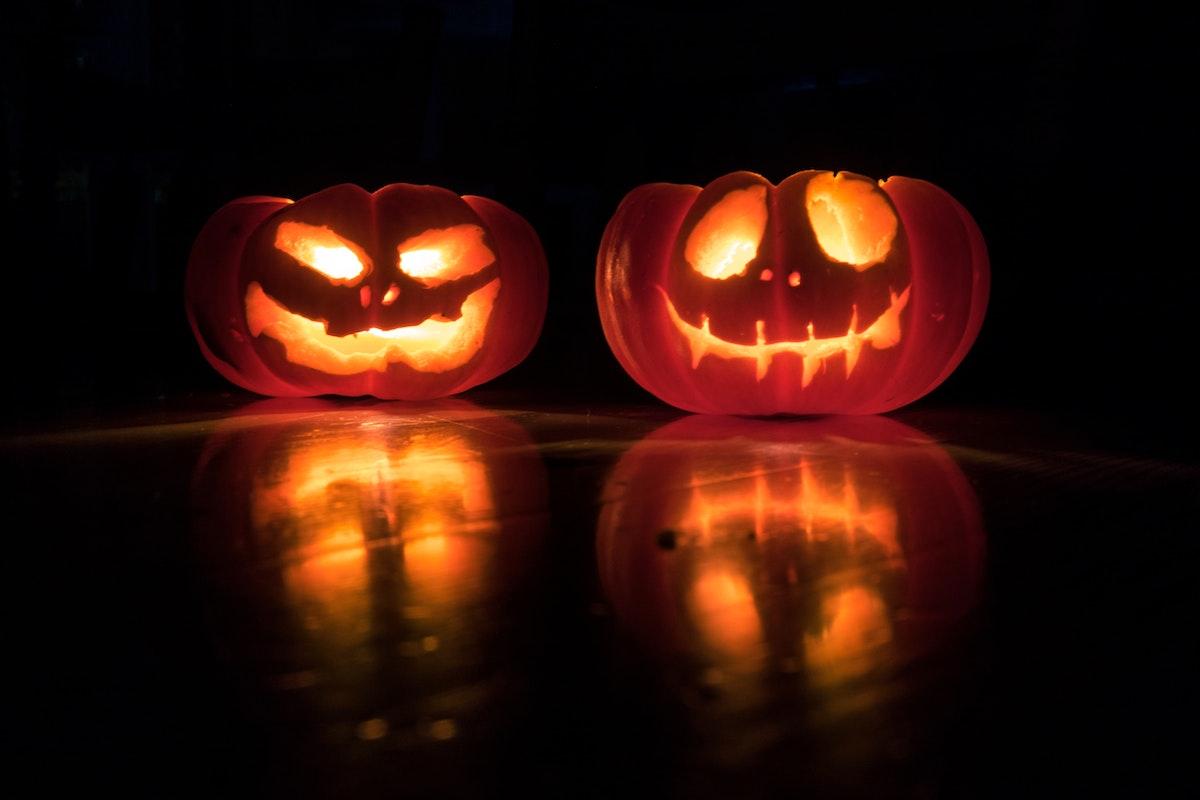 Two grinning jackolanterns