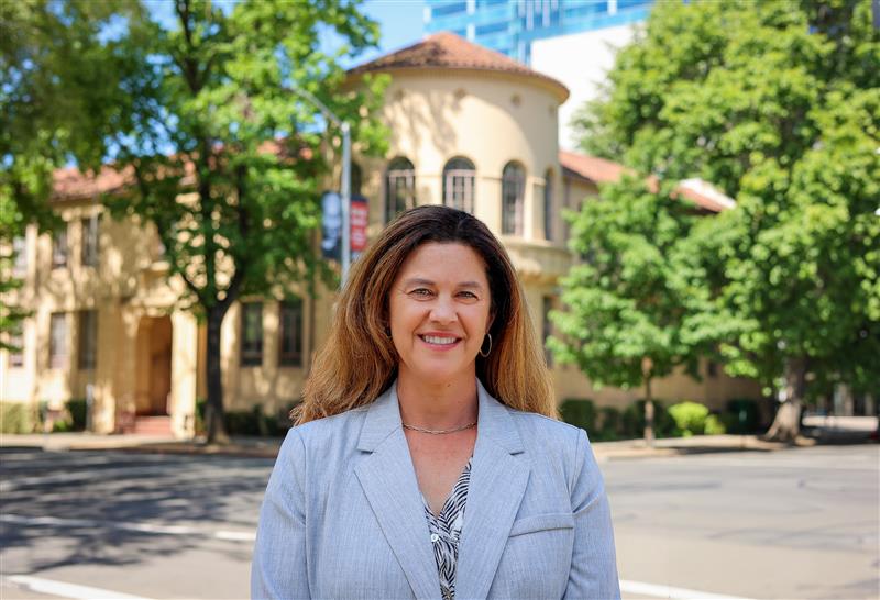 Erin headshot in front of LCI building