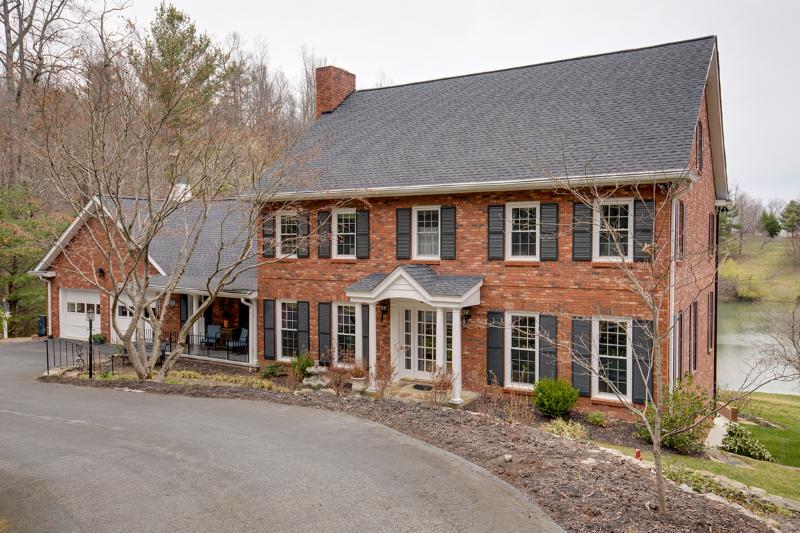 Stunning Laurel Park Home on Whisper Lake 599,000