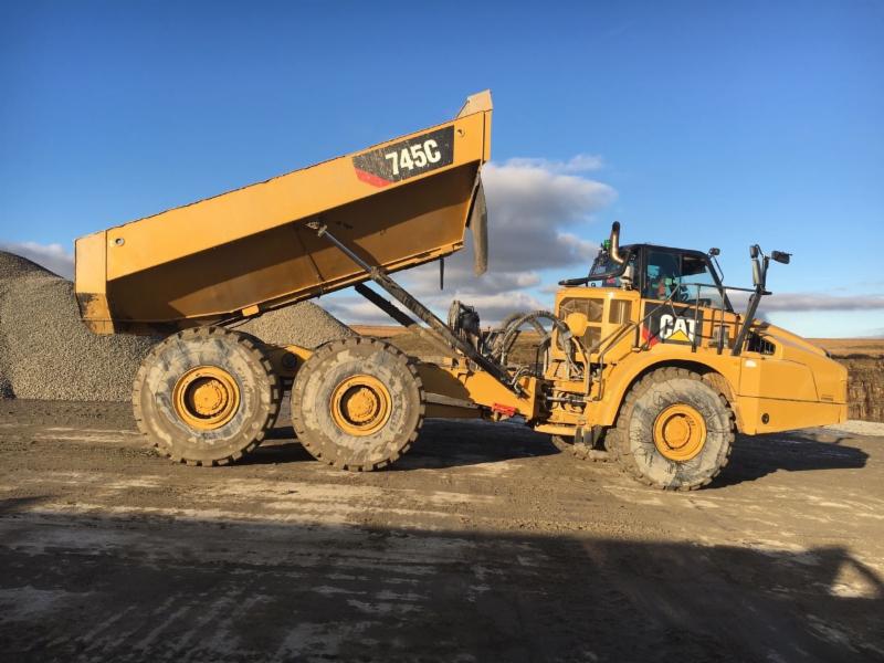 2016 745C