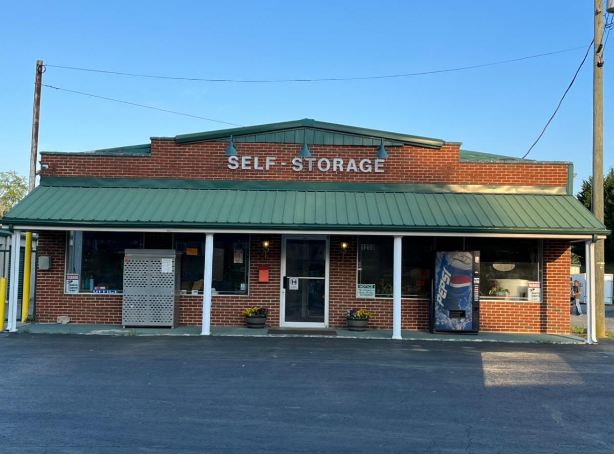 🚨Delinquent Storage Unit Auction Tomorrow Saturday 10/19 in Roanoke!