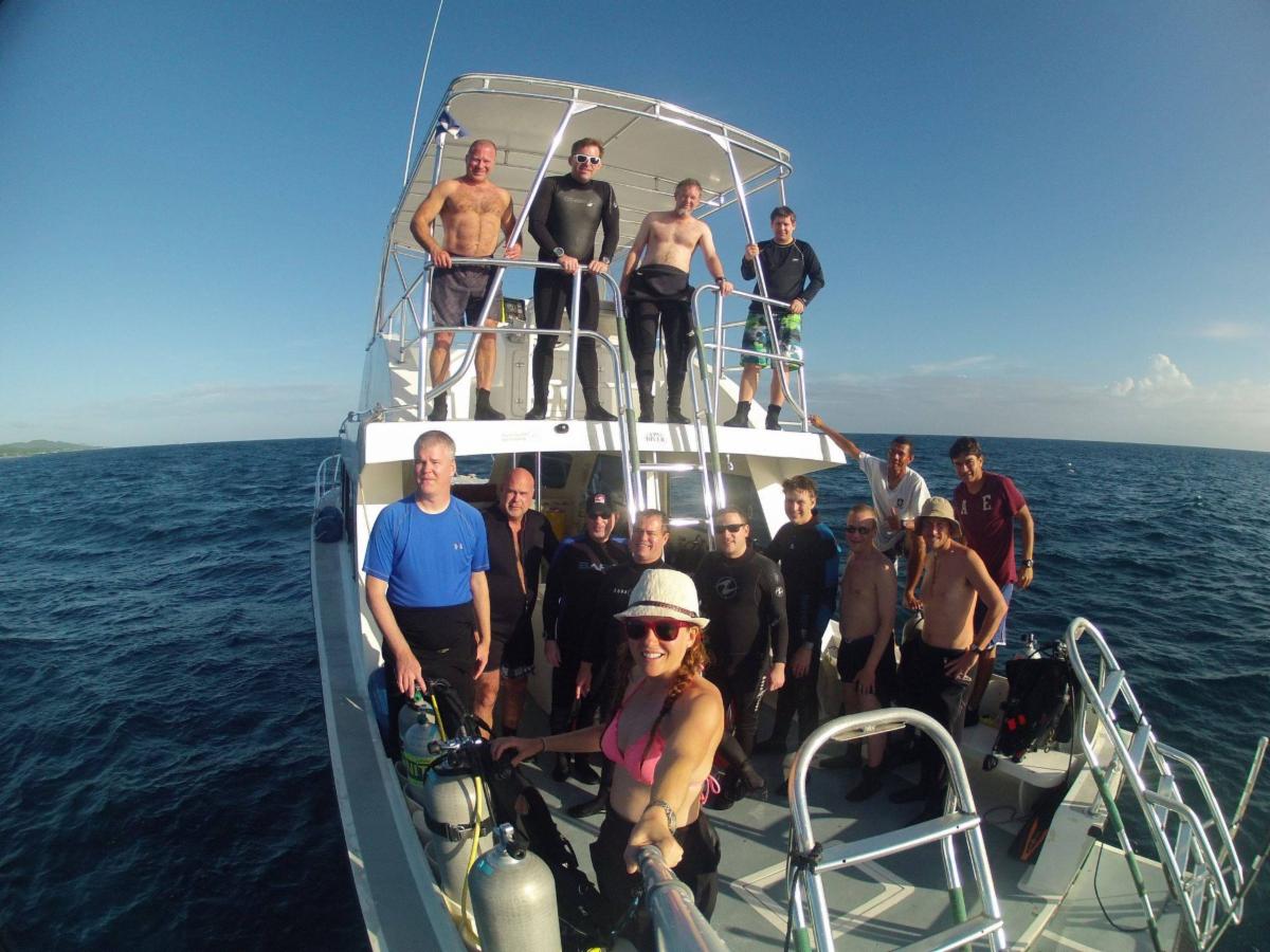 Underwater Safaris and Undersea Expeditions 2014 Thanksgiving Divers on Roatan