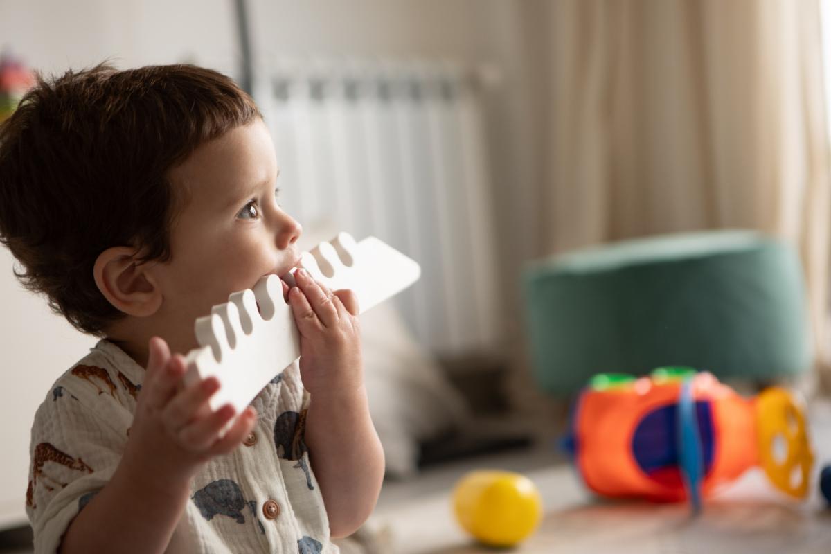 Child putting pice of a foam mat in their mouth. 