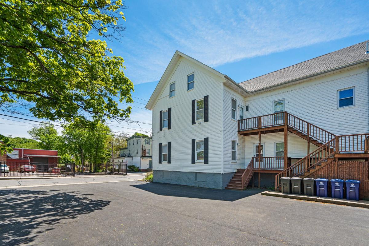 New Listing 3 Unit Home, Ideally Located In Downtown Ipswich