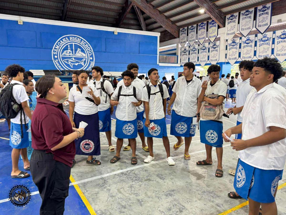 iEM trainee talking to a group of Samoana students.
