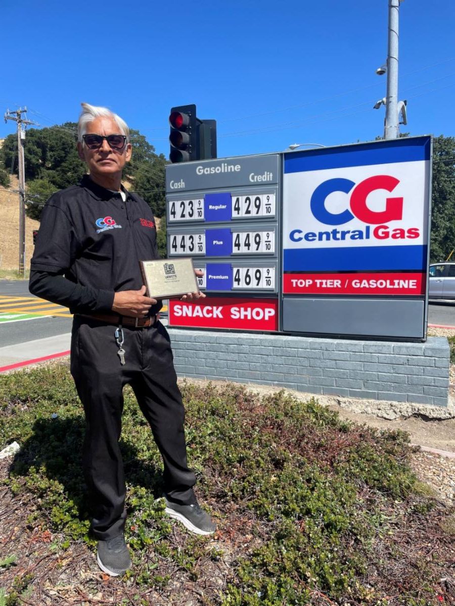 V & A Oil Inc DBA Central Gas celebrates 6 years as a Lafayette Chamber Member