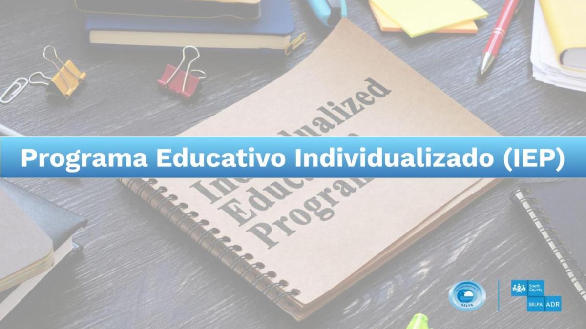 The IEP Process notebook on a table in Spanish
