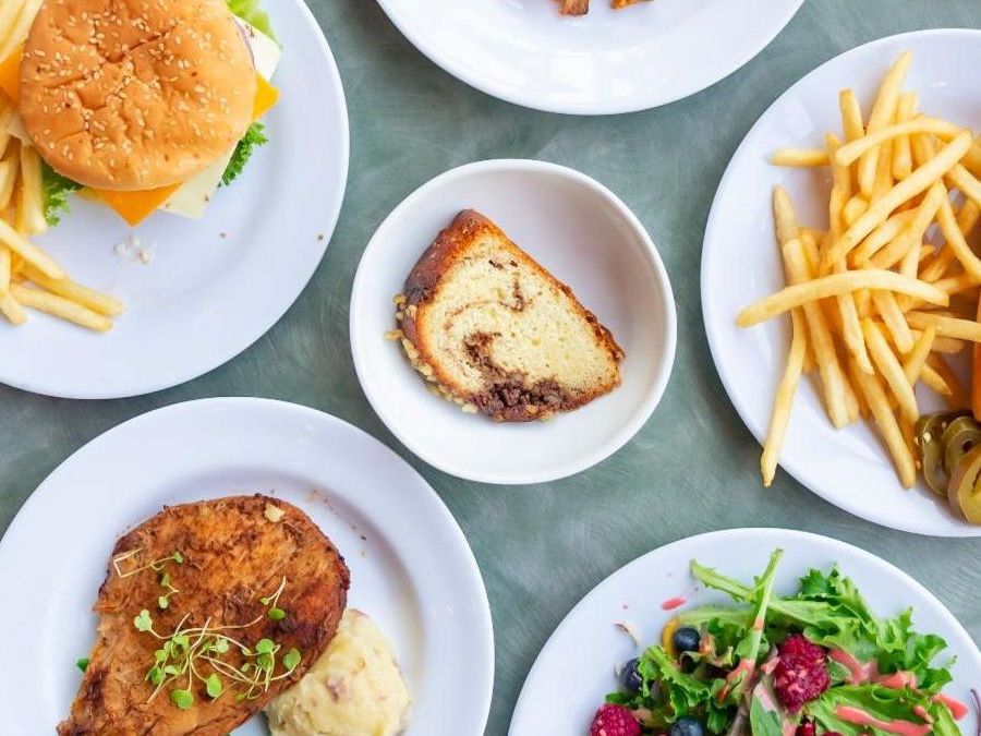 6 dishes of food and a dessert