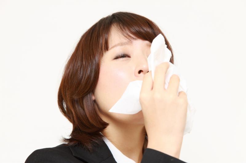 businesswoman_allergies.jpg