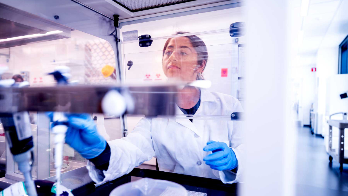 A lab worker prepares samples in a lab.