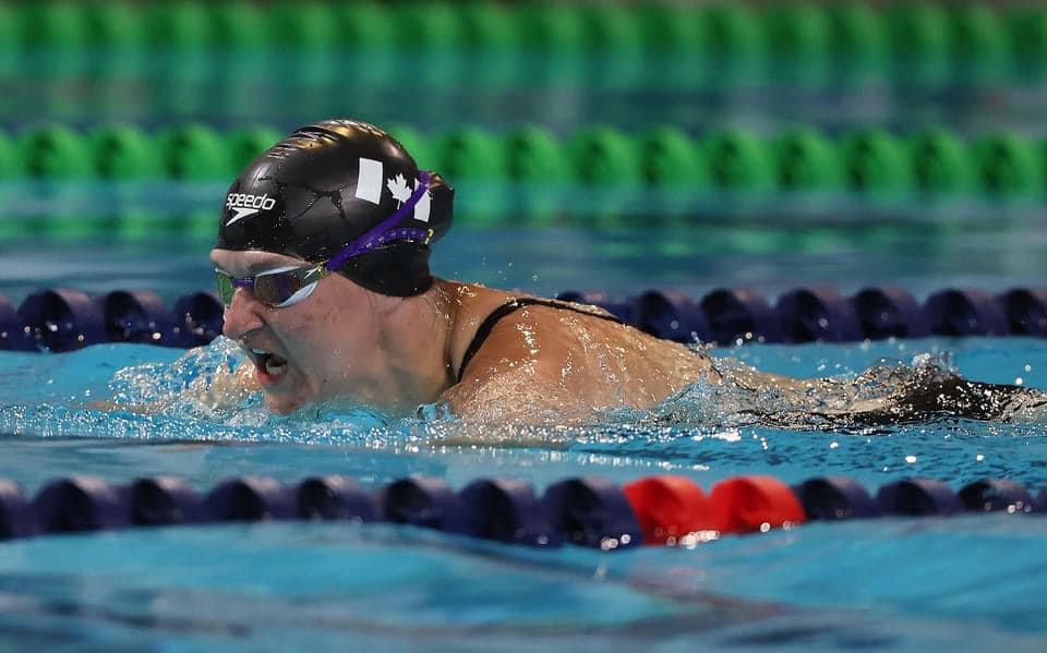 Para swimmer Nikita Ens competes in a race