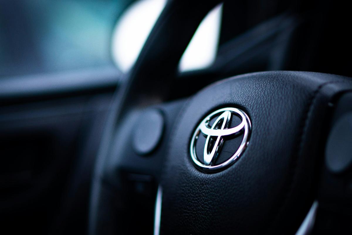 Toyota steering wheel - Unsplash.com 