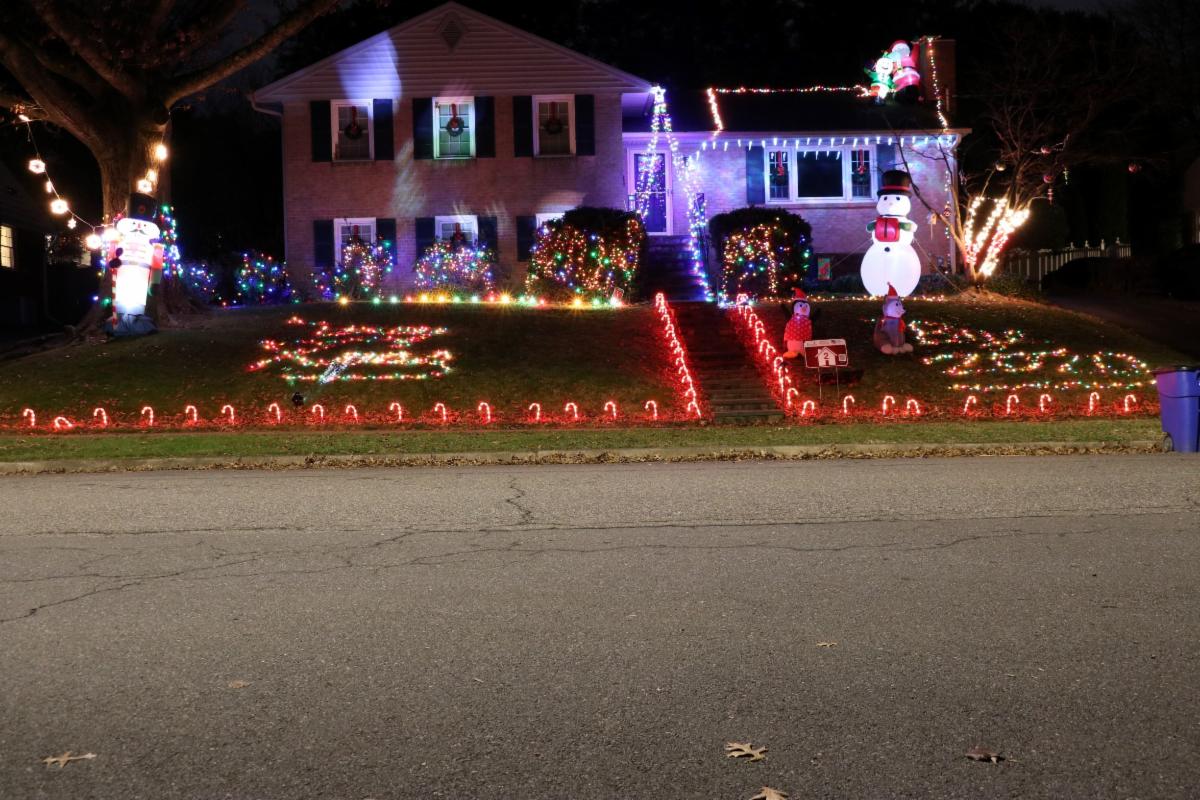 Light Up McLean Holiday Decorating Contest