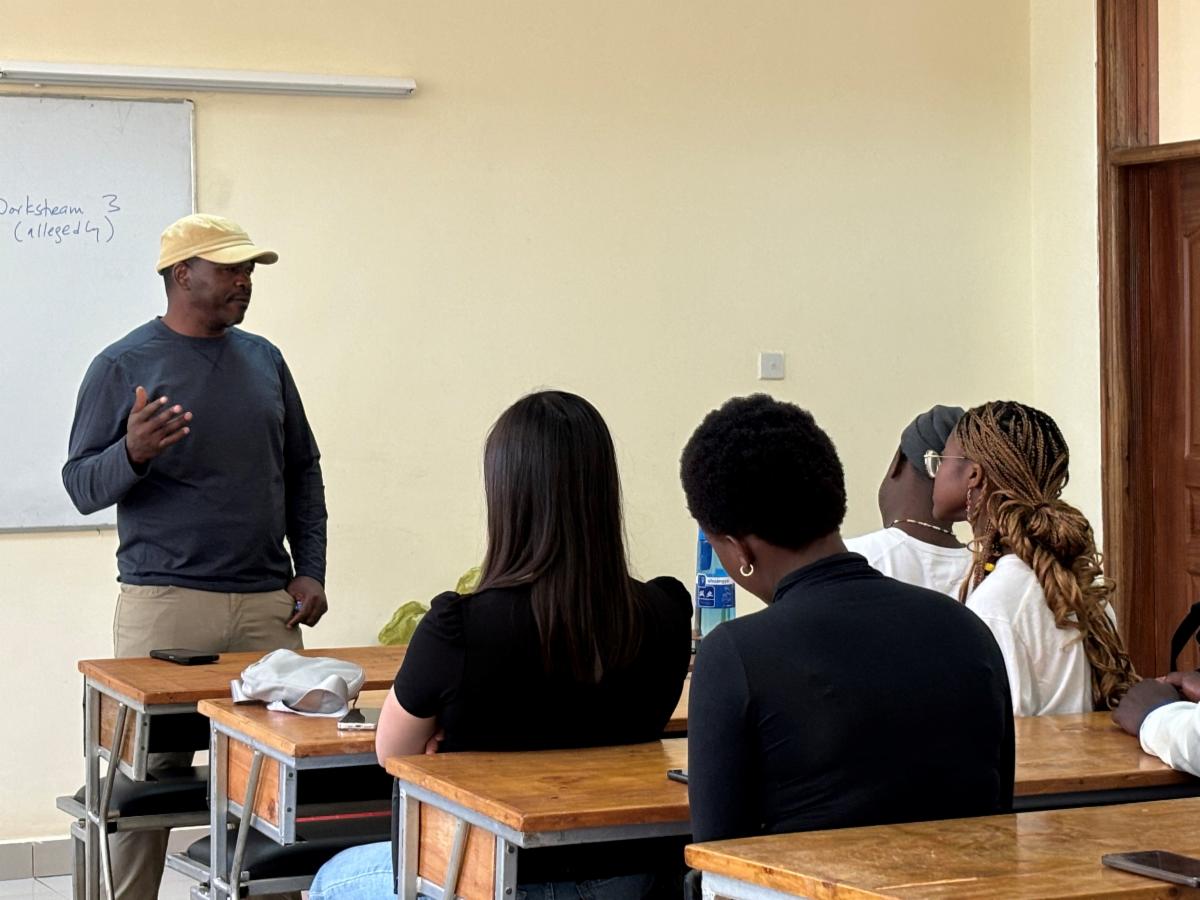 Prof. Chakanetsa Mavhunga lectures a group of MIT and Dedan Kimathi University of Technology (DeKUT) in Kenya.