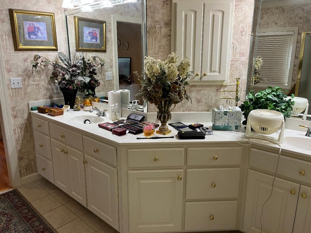 Lake Bowen Moving Sale