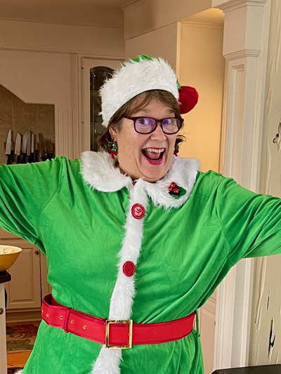 Beth Cliss as Ms Clause