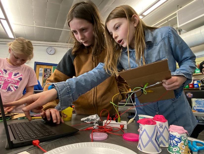 2 students doing tabletop circuits activity
