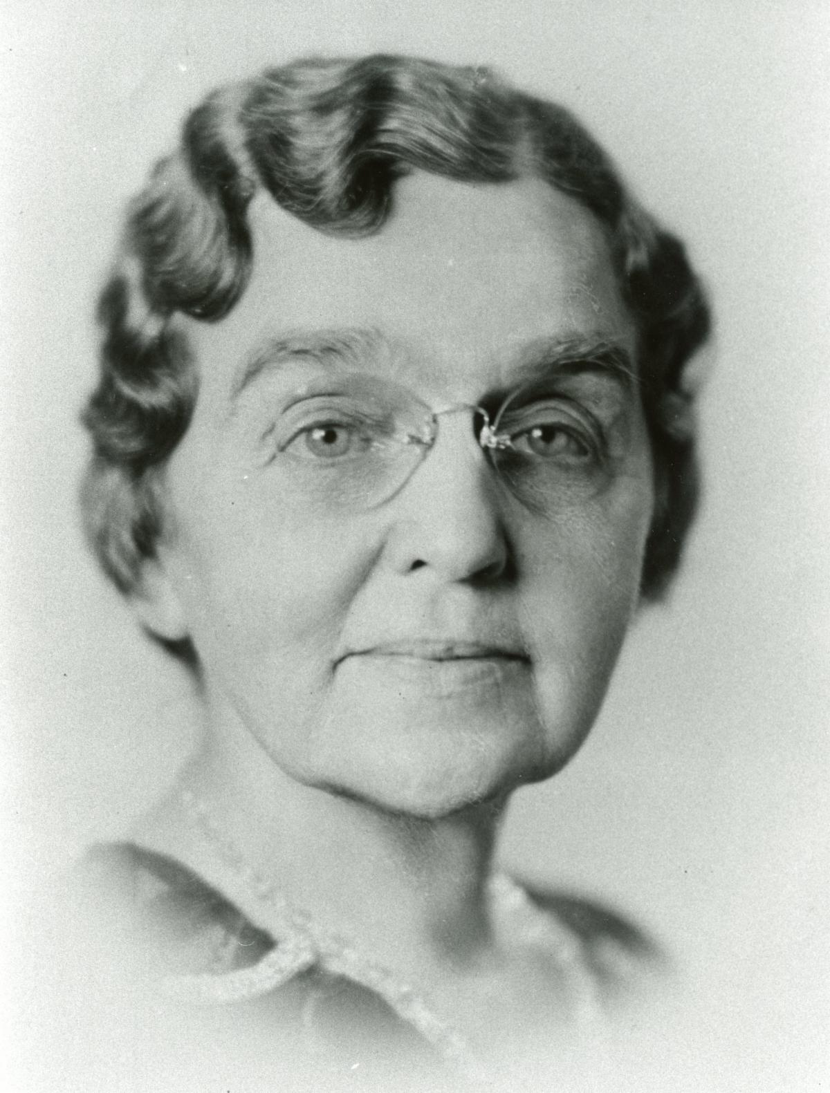 Black and white photo of Dr Ava Chadbourne