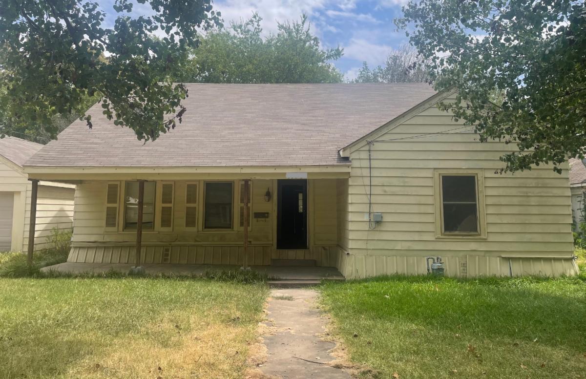 😱 67 BONHAM, TX FIX & FLIP! Asking 125K!😱