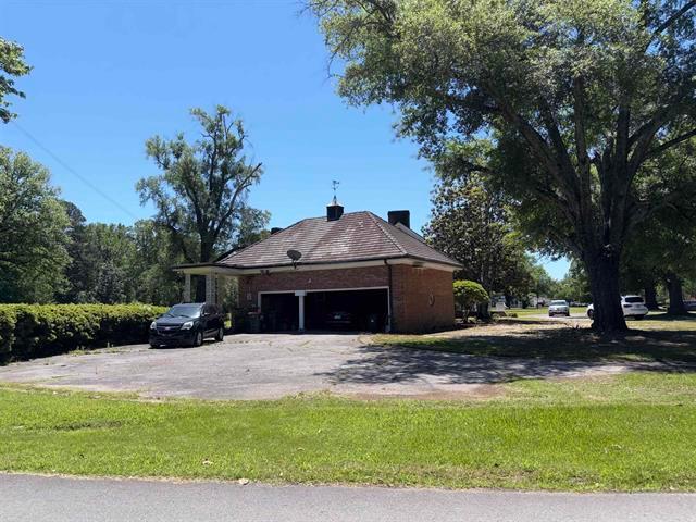 1 Elmwood Circle Garage