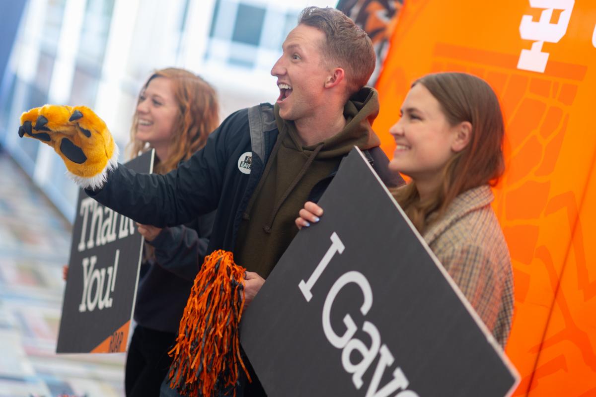 Donors at Bengal Giving Day