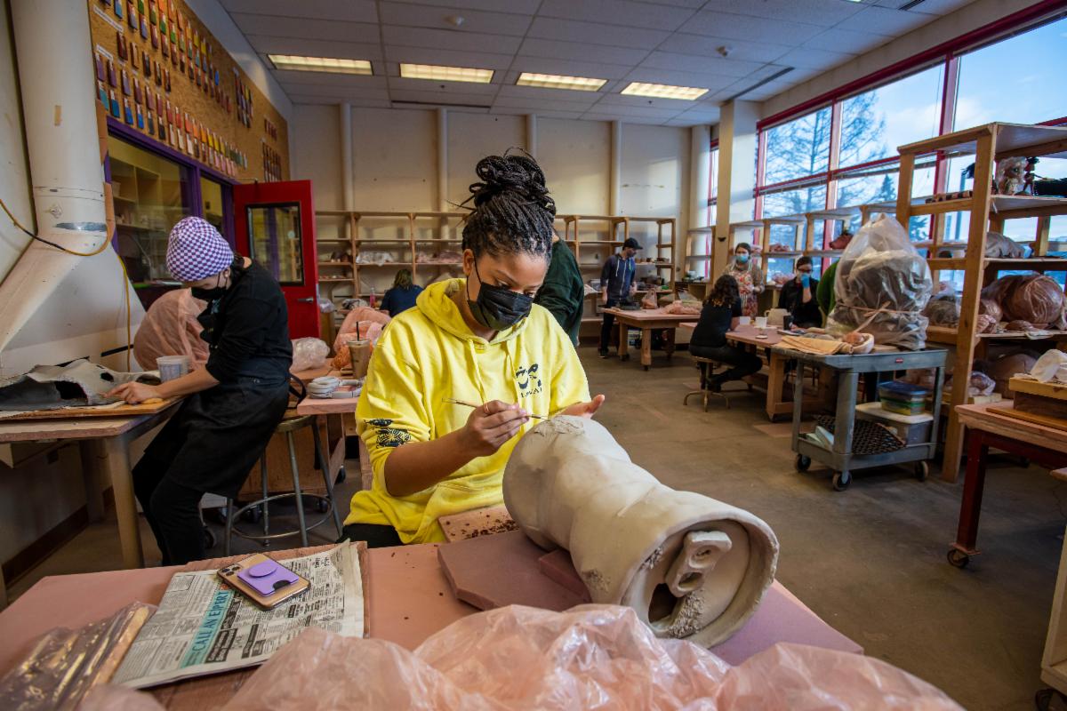 220210-FINE ARTS HANDBUILT CLAY-JRE-0034-min.jpg