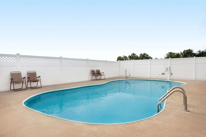 Travelodge swimming pool