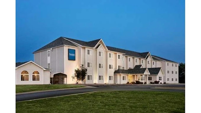 Travelodge by Wyndham Fort Scott exterior
