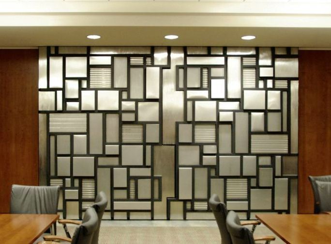 Custom metal feature wall inside US Steel Tower