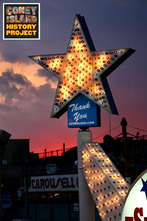 Astroland Star photo by Charles Denson