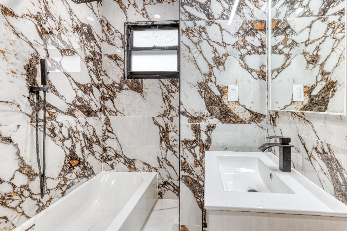 Huge 2 family for sale Saint Albans