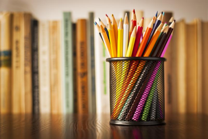 desk_tidy_colored_pencils.jpg