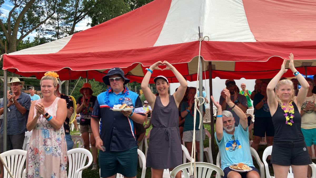 crowd heart 25 oelwein