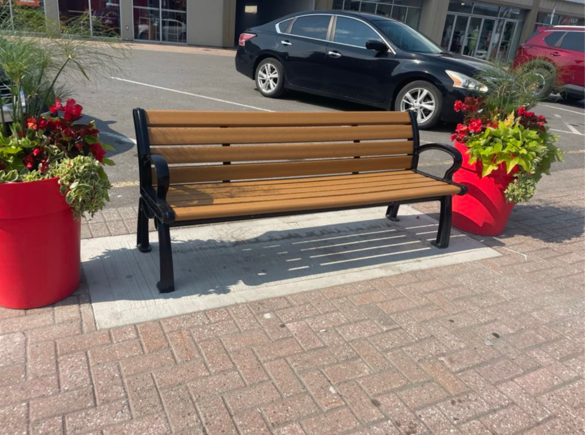 Photo d'un banc sur la rue Main