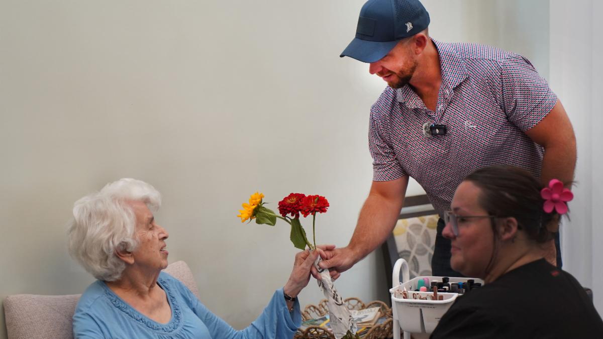 Shell hands out flowers