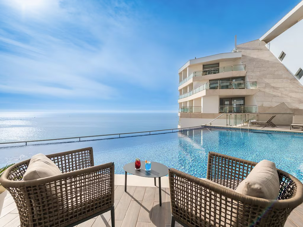 Sesimbra Oceanfront Hotel