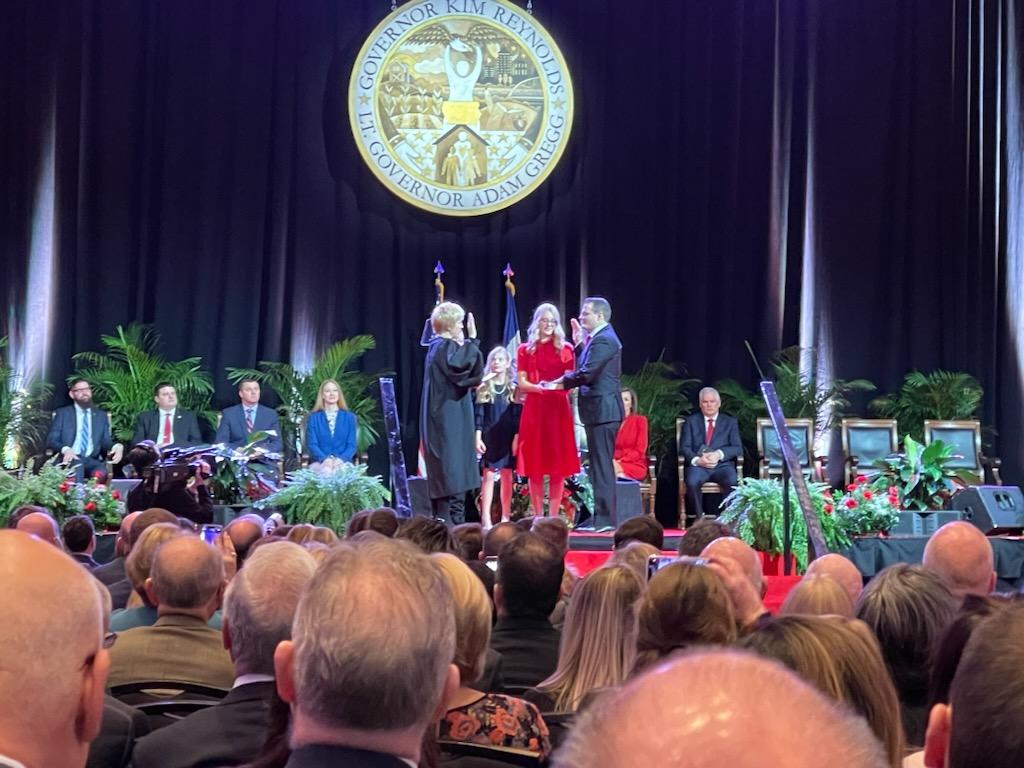 LtGovGreggSwornIn_01132023.jpg