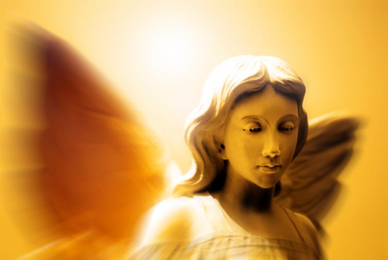 angel_statue_with_wings.jpg