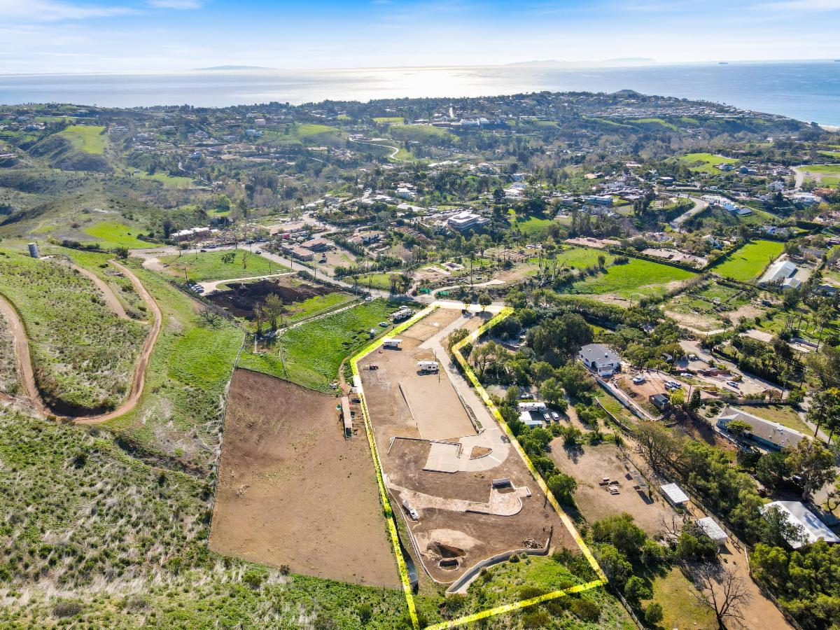 Price Improvement! Malibu Equestrian Sanctuary