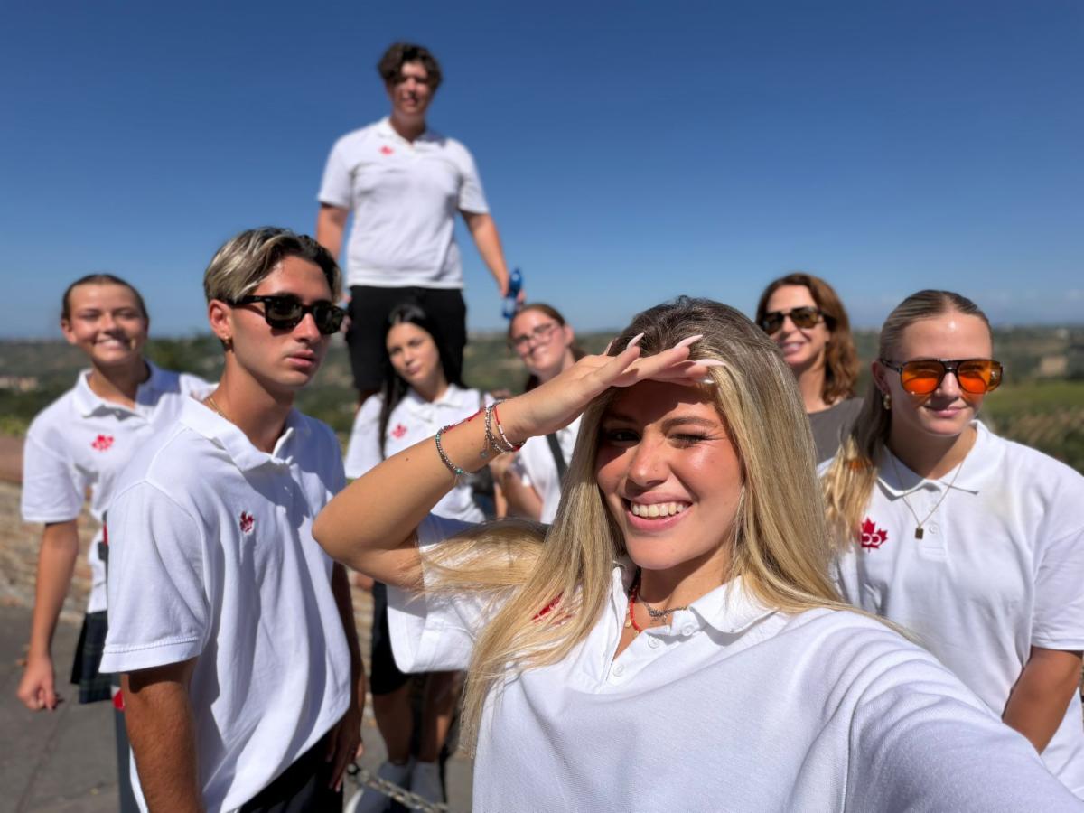 CCI students enjoying a sunny day together in Italy