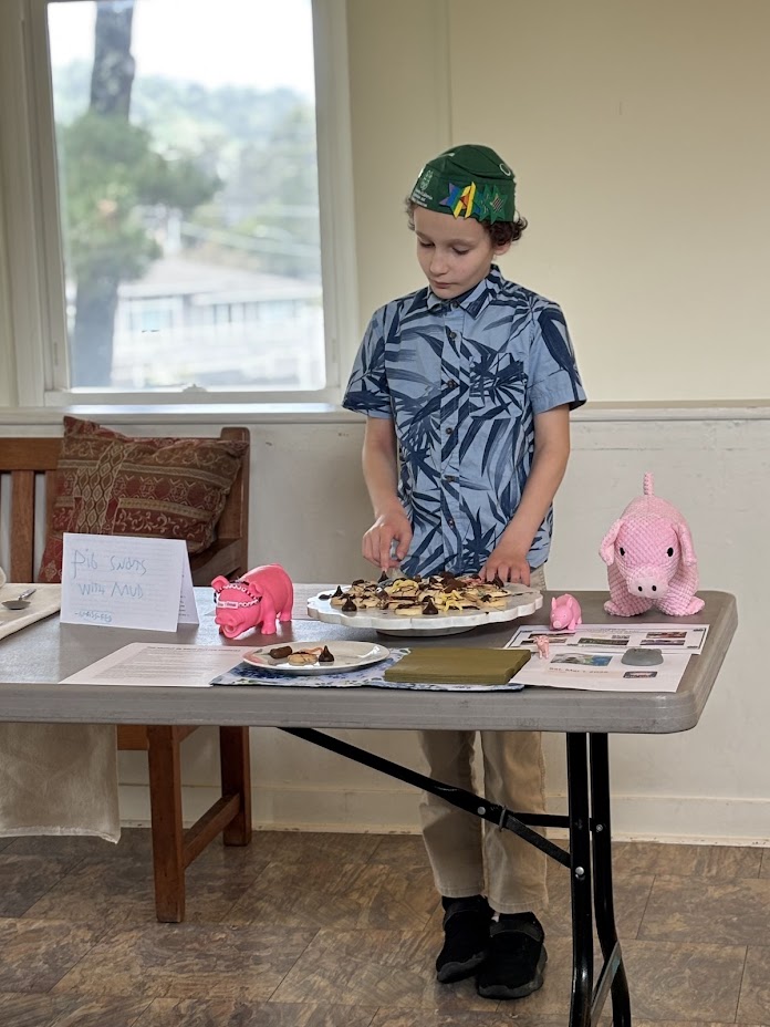 4-H member presenting at a Favorite Foods Day event 