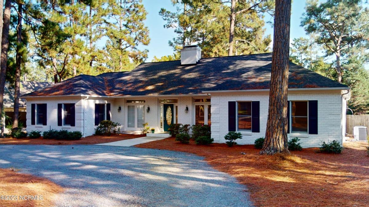 OPEN HOUSE, SUNDAY 101523. Beautiful Home in Clarendon Gardens!