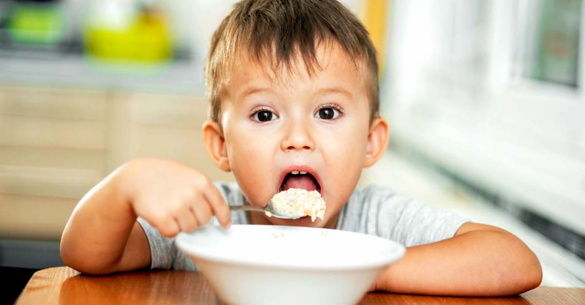 toddler eating oatmeal
