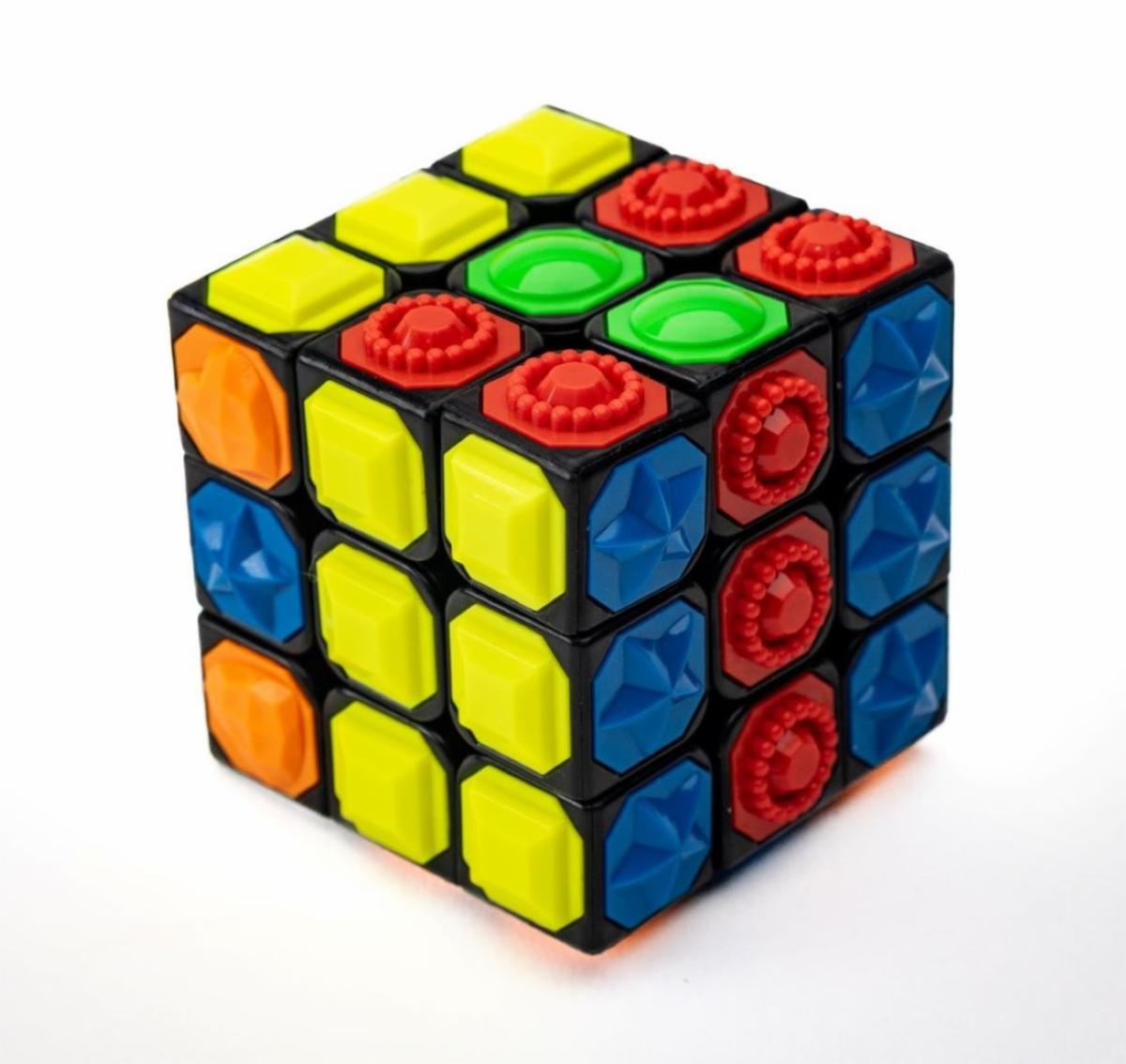 Tactile Game Cube wiht colors yellow red green blue and orange