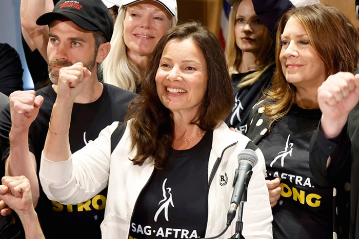 Drescher with supporting SAG workers