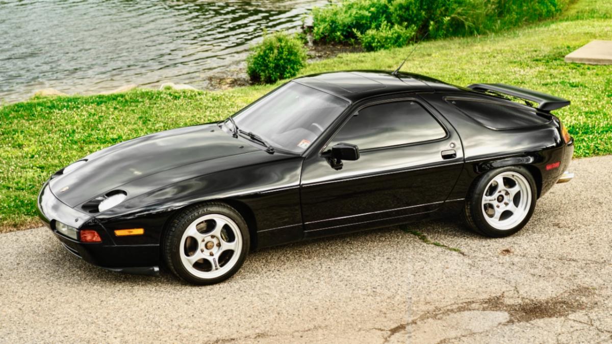 928