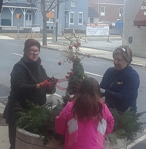 2018 Planter decorating