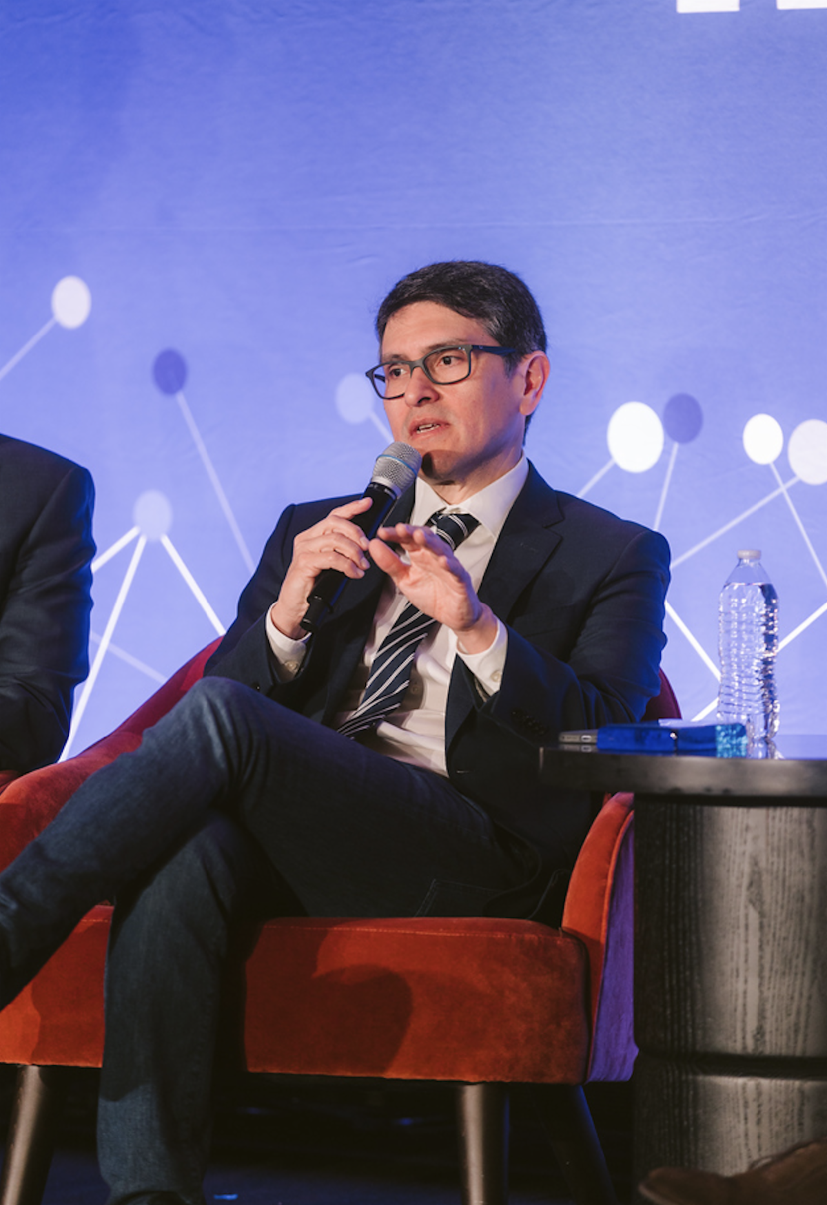 Dr. Jorge Castillo answers a question in the Ask the Docs Panel