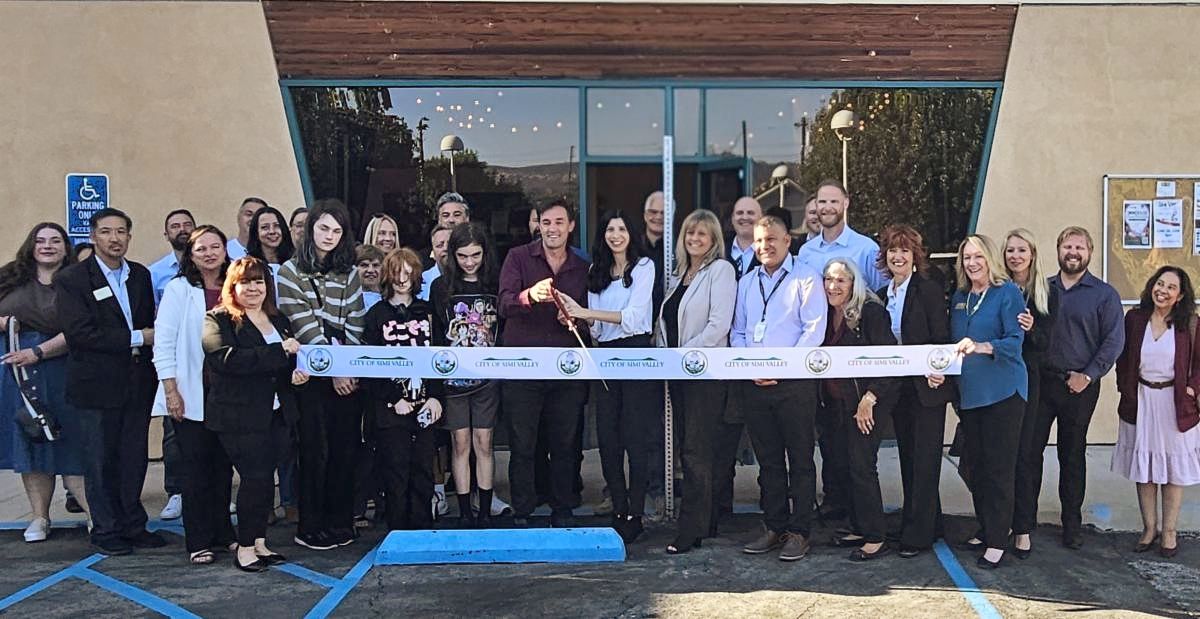 Large group of people at a ribbon cutting event for Pozoleria Doña Ana
